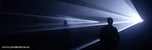 Si la luz es invisible, ¿por qué vemos las estrellas?